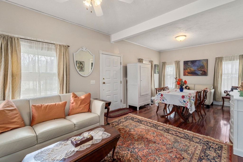 10 Pineland Ave