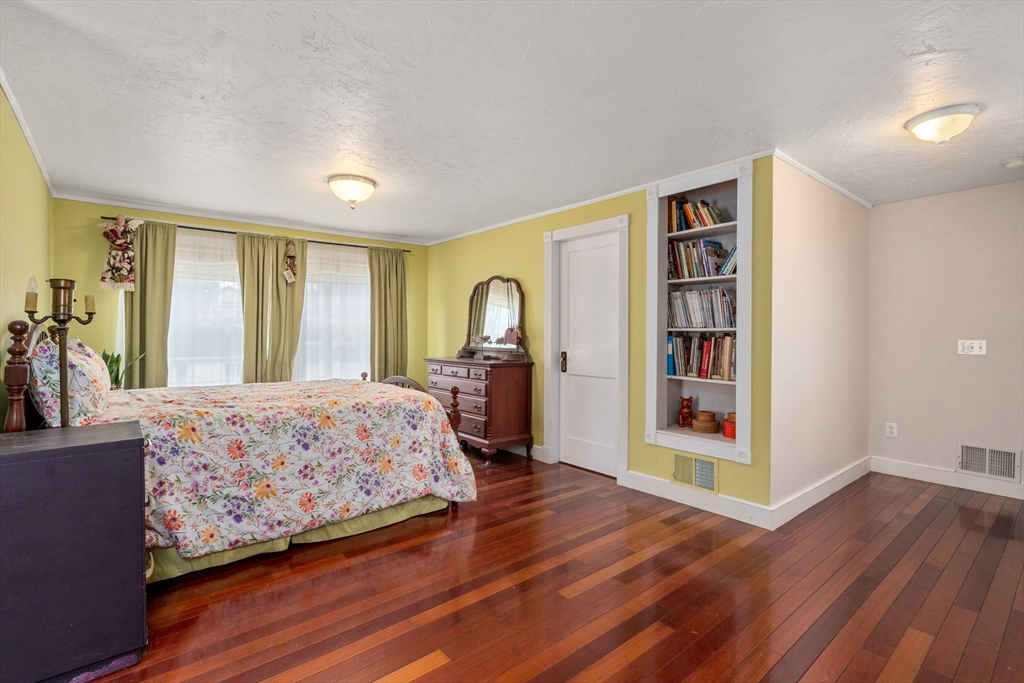 10 Pineland Ave