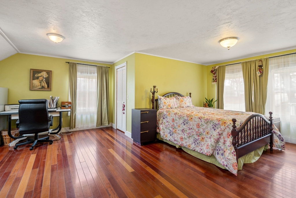 10 Pineland Ave