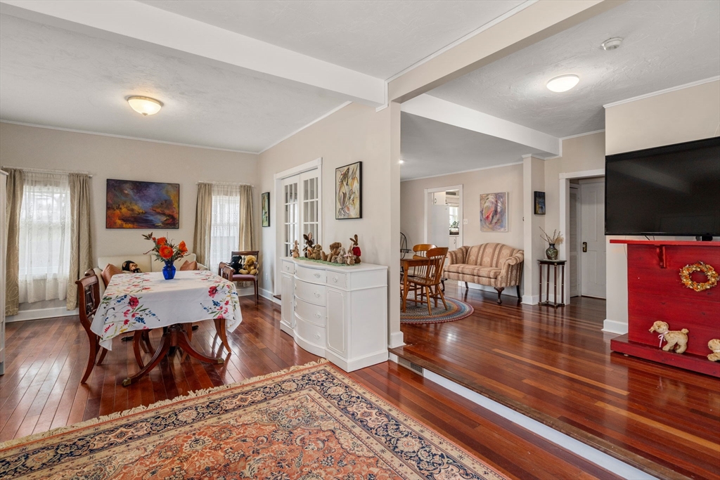 10 Pineland Ave