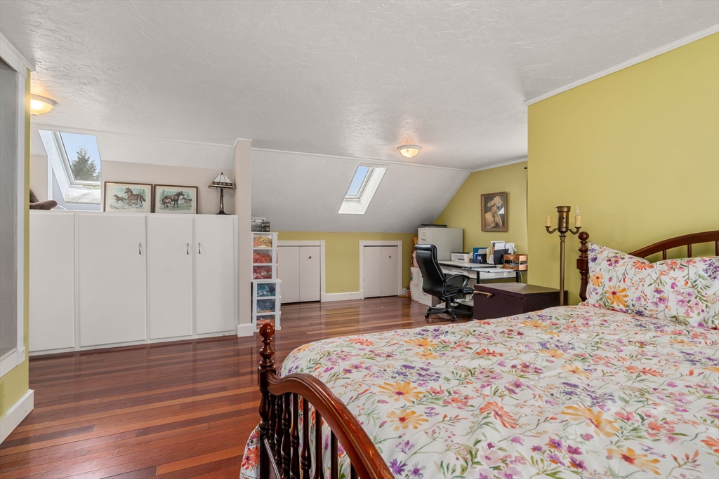10 Pineland Ave