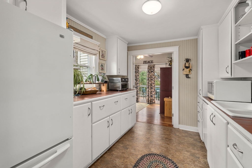 10 Pineland Ave
