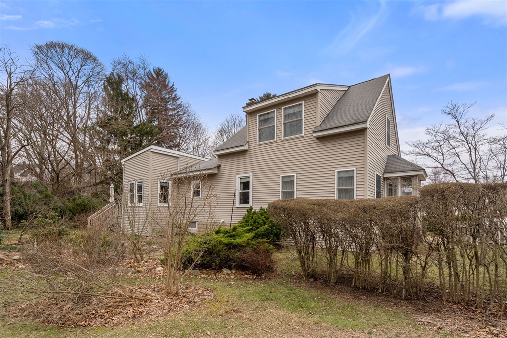 10 Pineland Ave