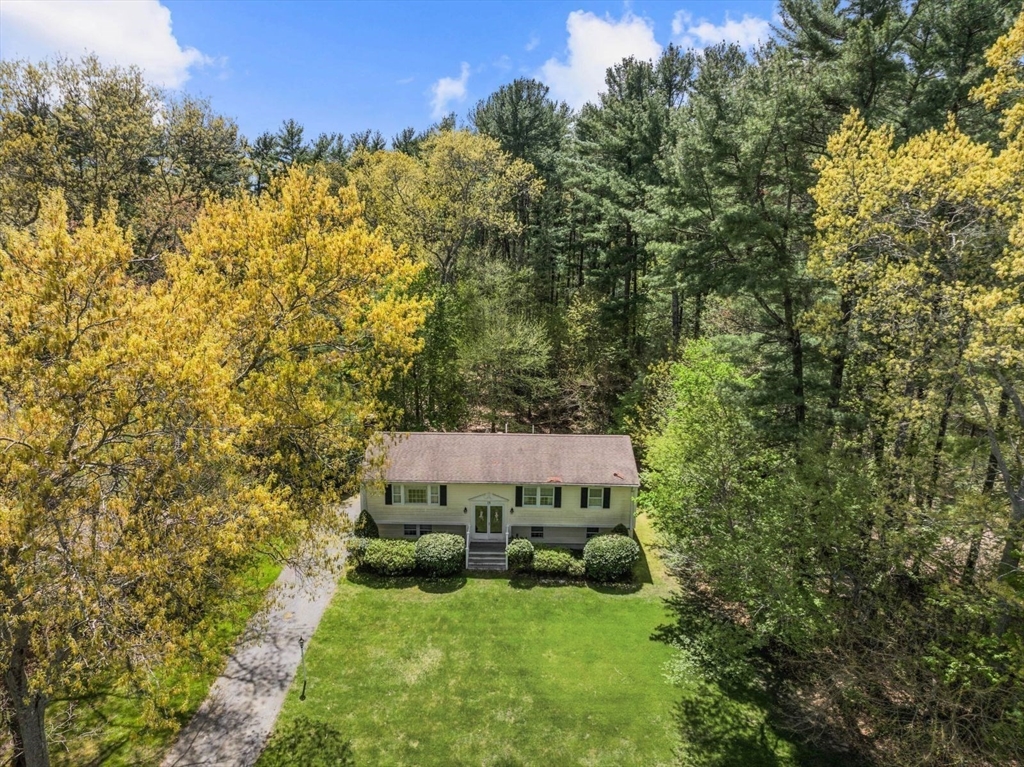 18 Holly Hill Ln
