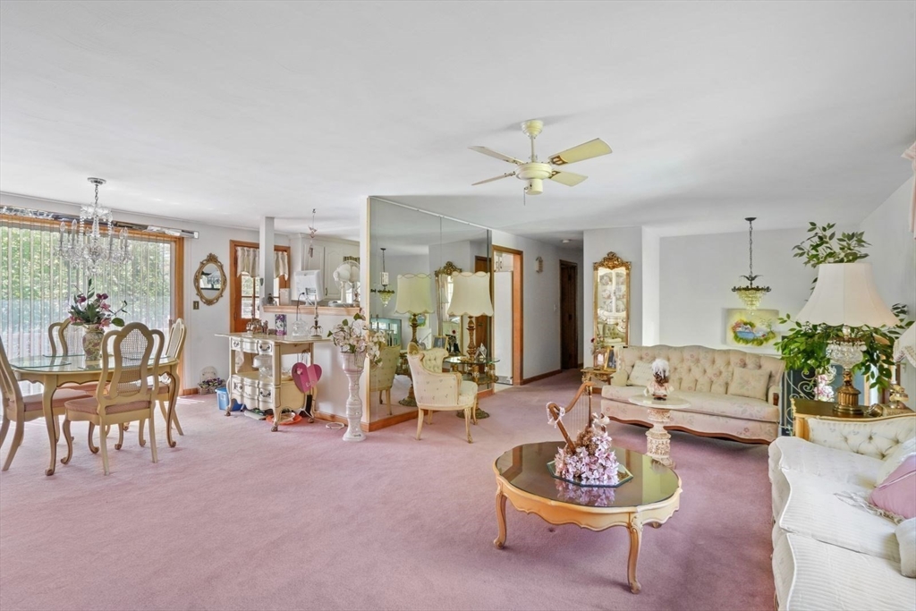 18 Holly Hill Ln