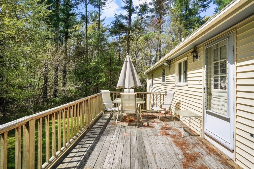 18 Holly Hill Ln