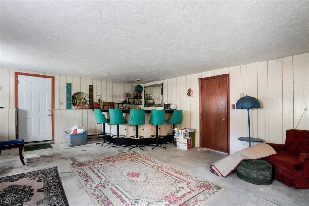 18 Holly Hill Ln