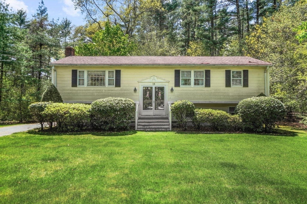 18 Holly Hill Ln