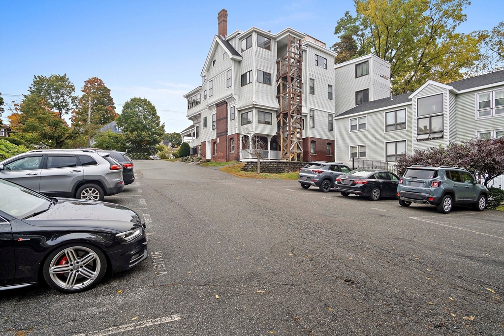 157 Nesmith St # 10