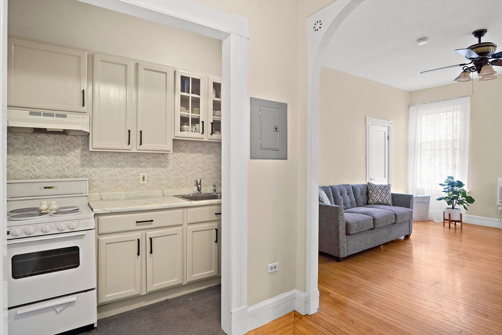 157 Nesmith St # 10