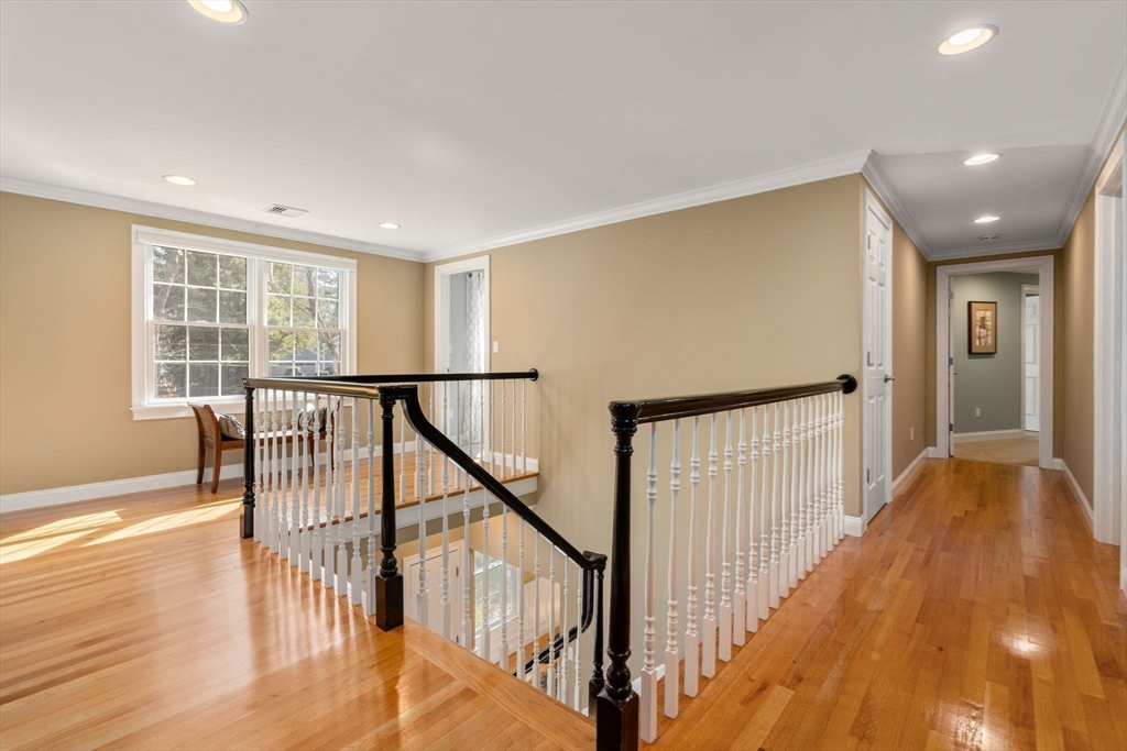 124 Glezen Ln