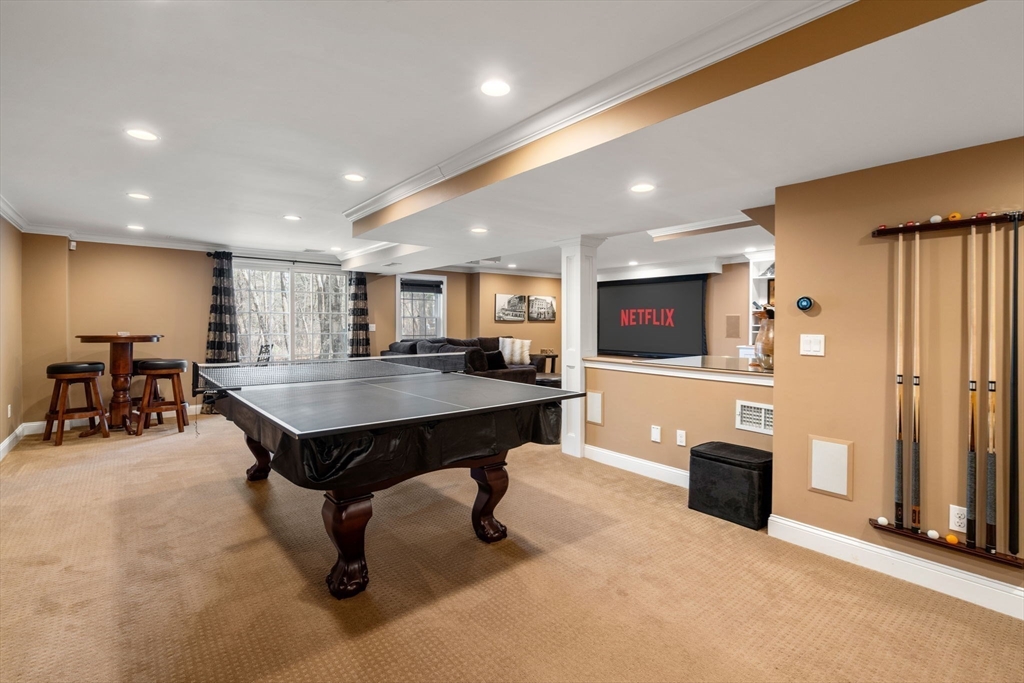 124 Glezen Ln