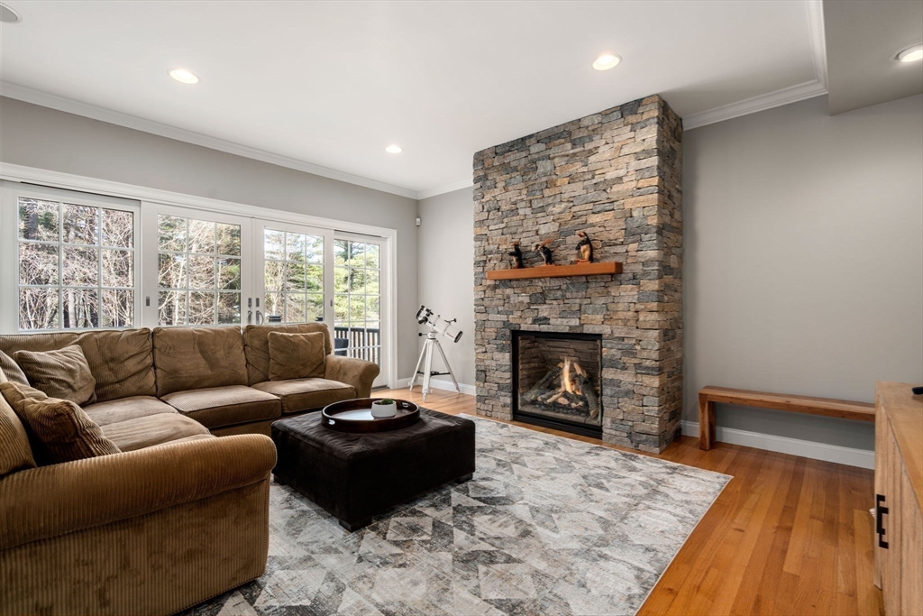 124 Glezen Ln