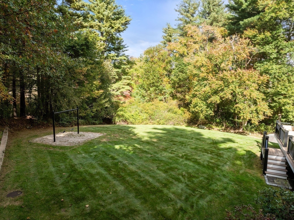 124 Glezen Ln