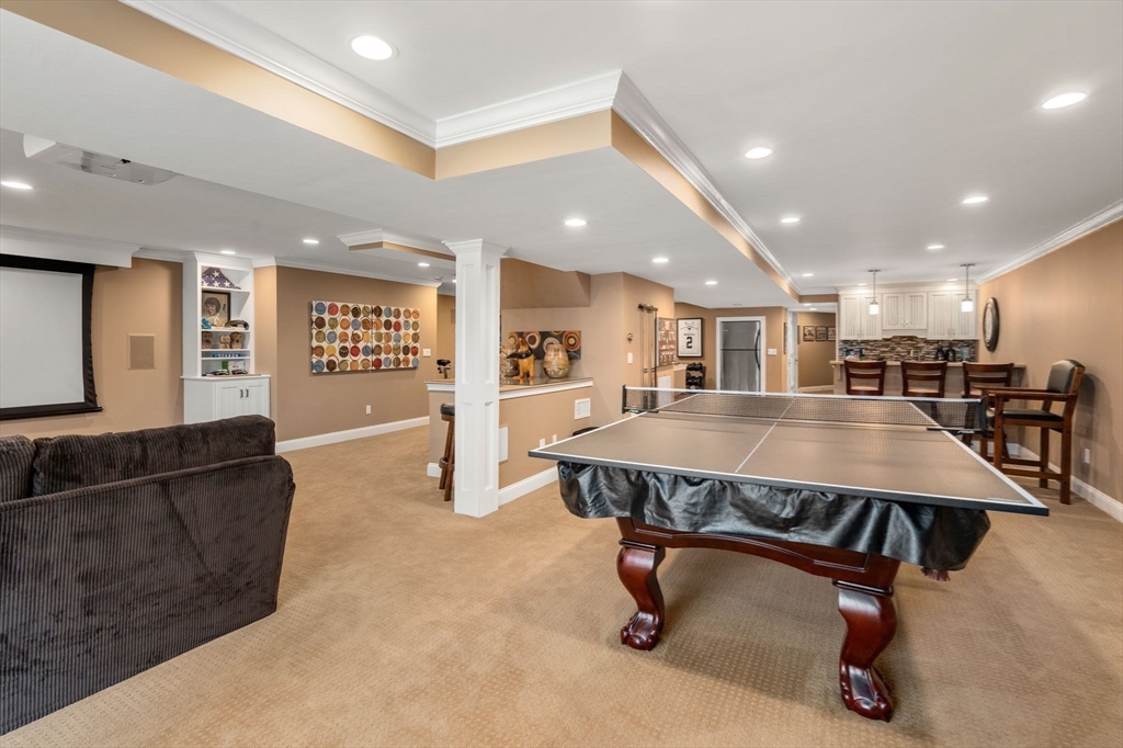 124 Glezen Ln