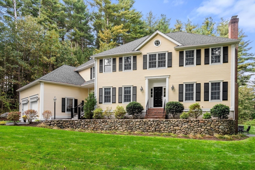 124 Glezen Ln