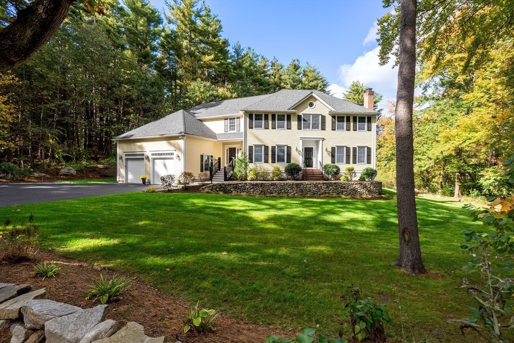 124 Glezen Ln