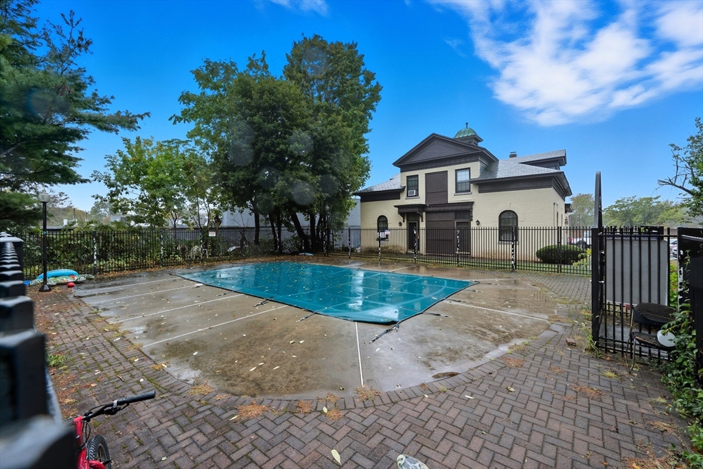 195 Thorndike St # 4