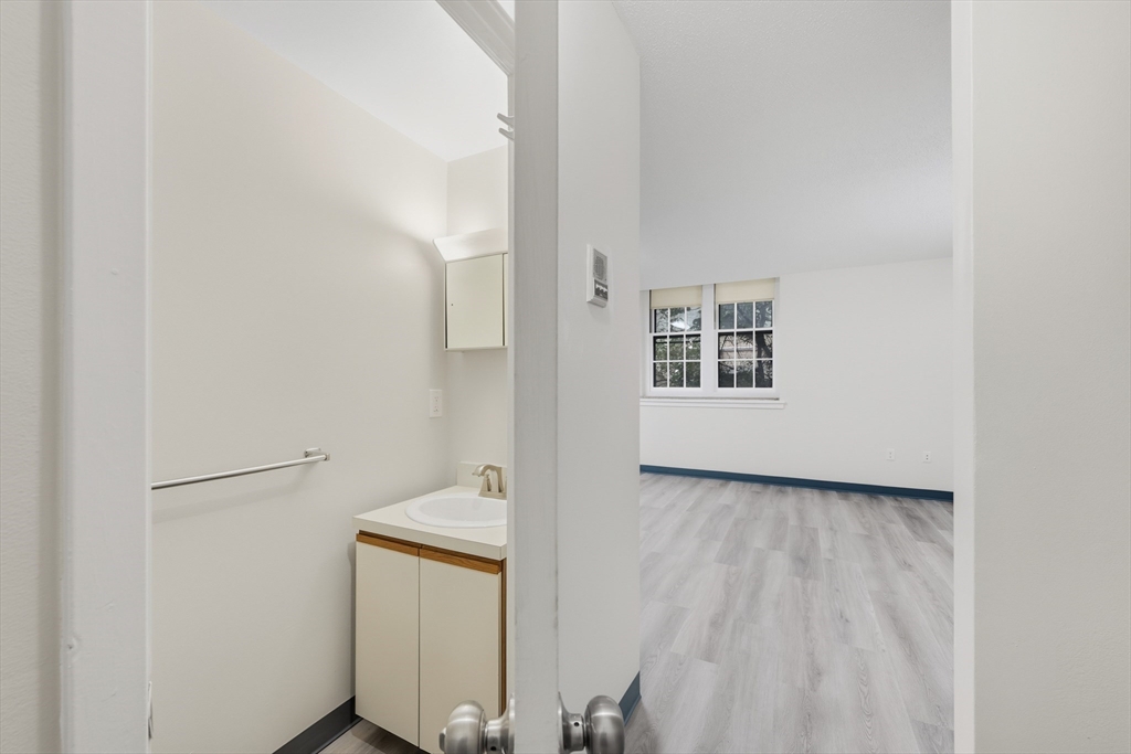 195 Thorndike St # 4