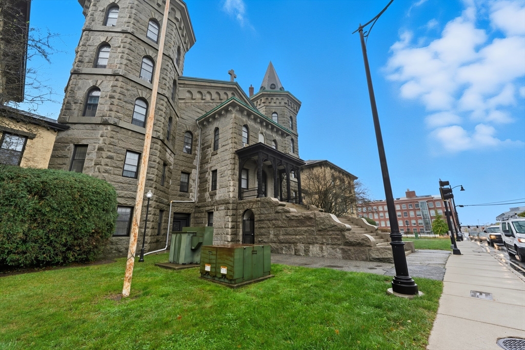 195 Thorndike St # 4