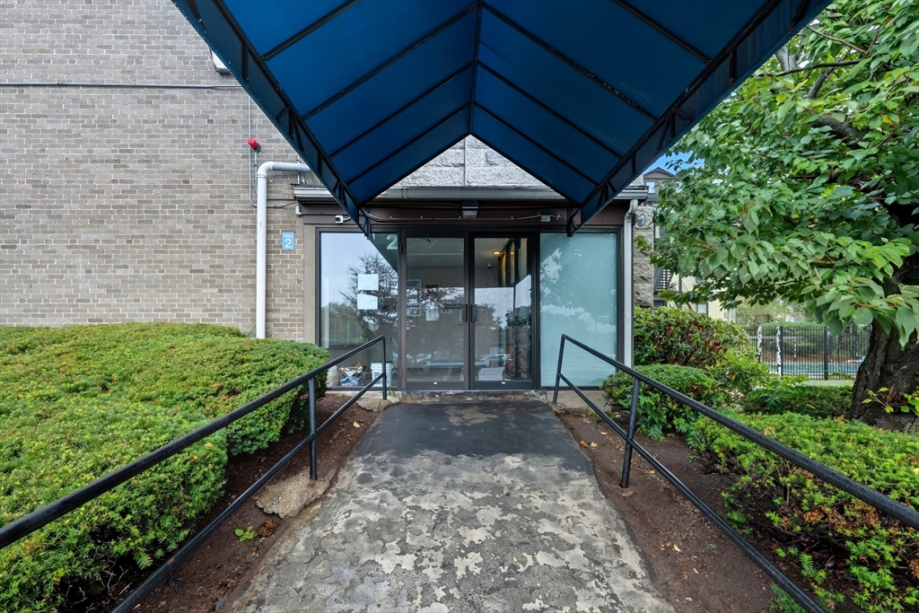 195 Thorndike St # 4