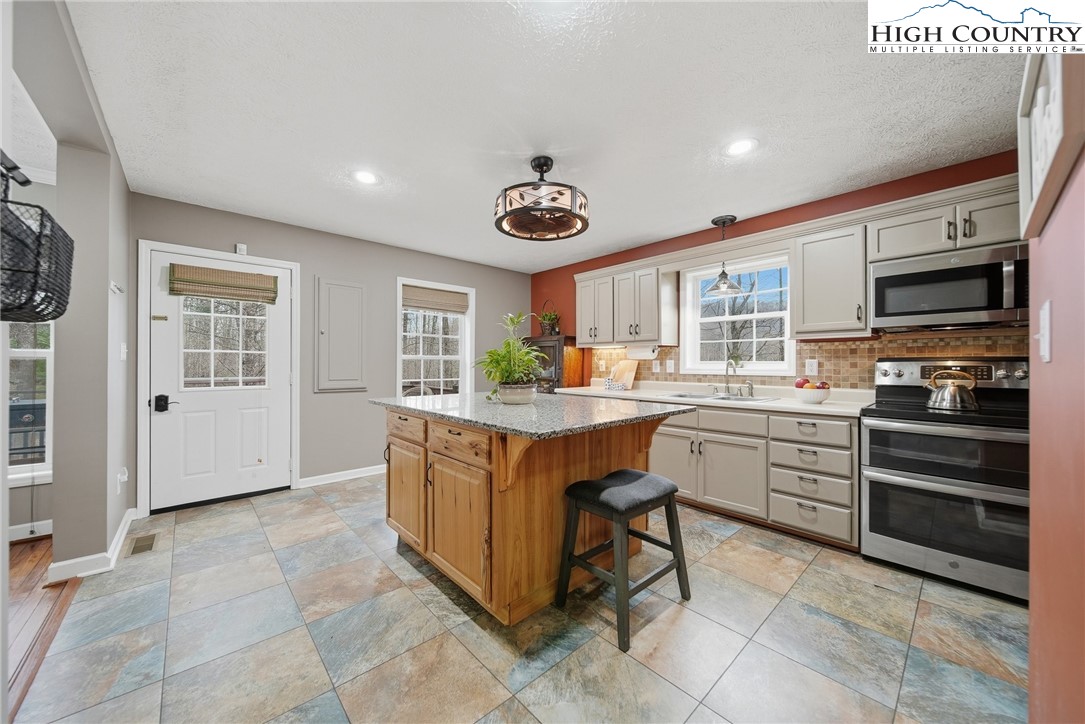 85 Sarahs Spring Road