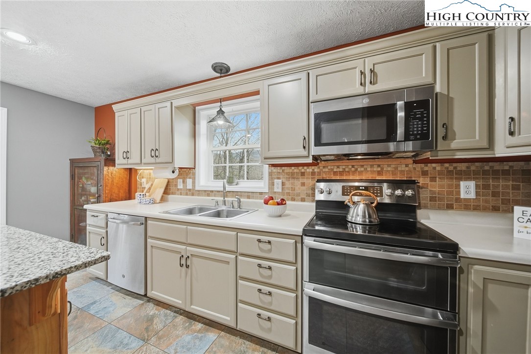 85 Sarahs Spring Road