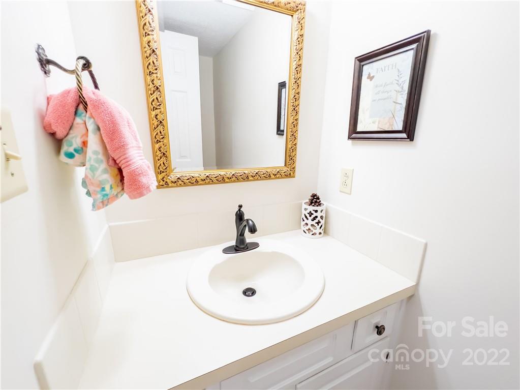 536 6th Street Circle NE