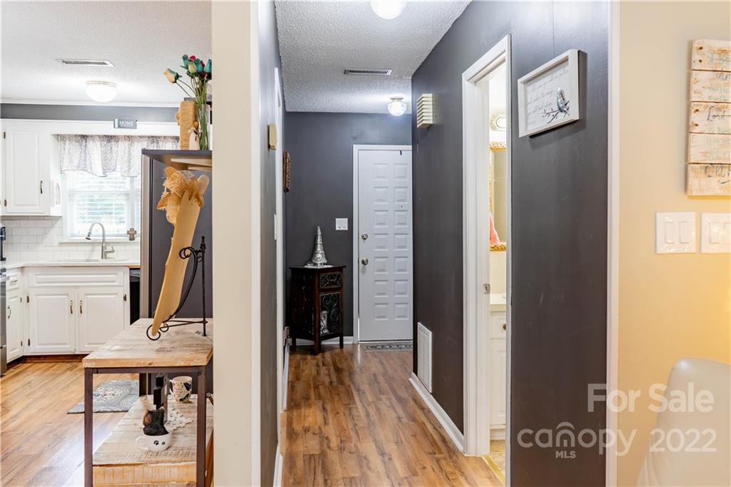 536 6th Street Circle NE