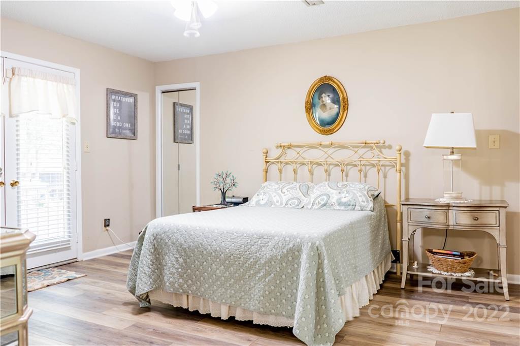 536 6th Street Circle NE