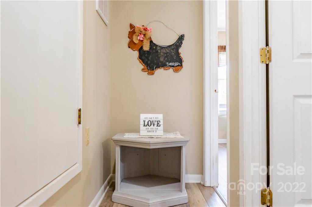 536 6th Street Circle NE