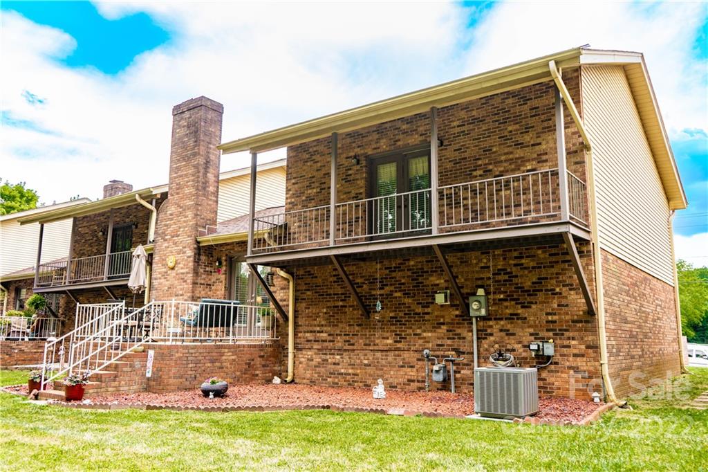 536 6th Street Circle NE