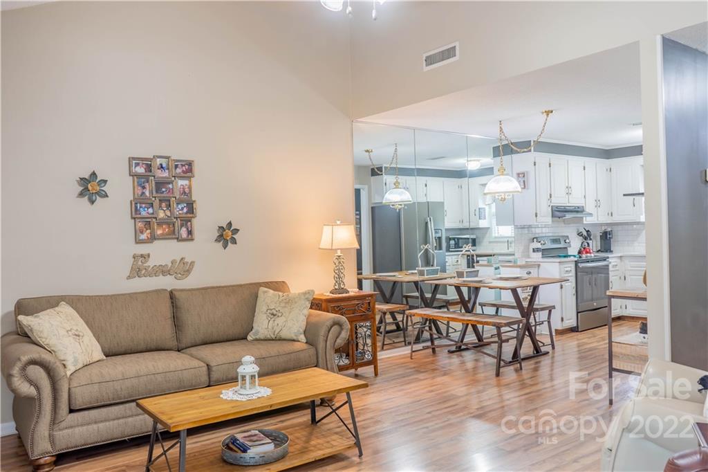 536 6th Street Circle NE