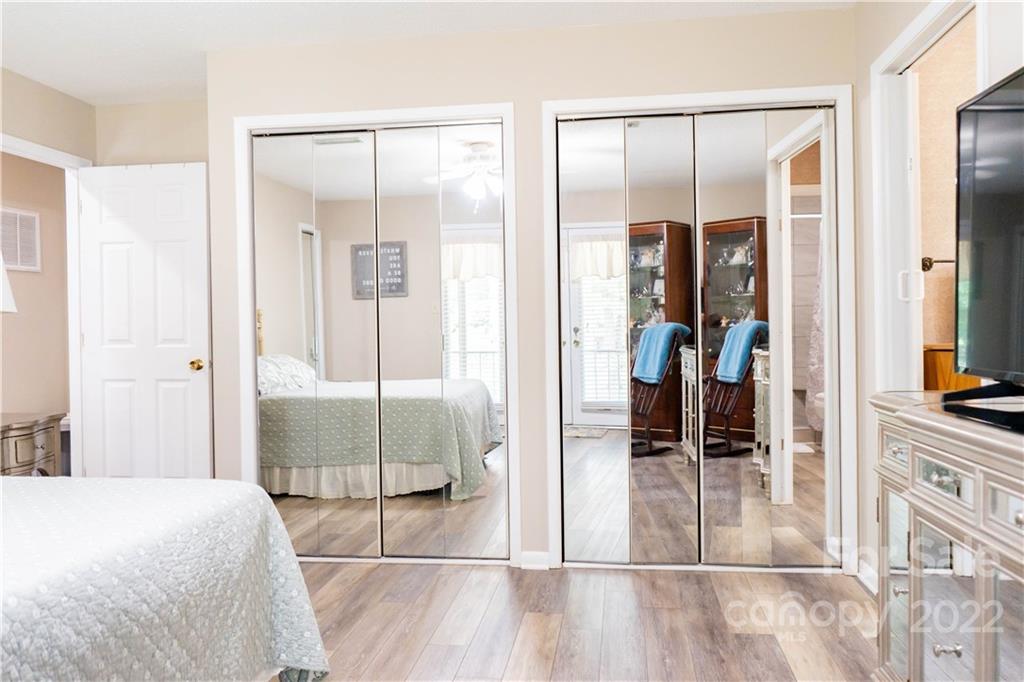 536 6th Street Circle NE