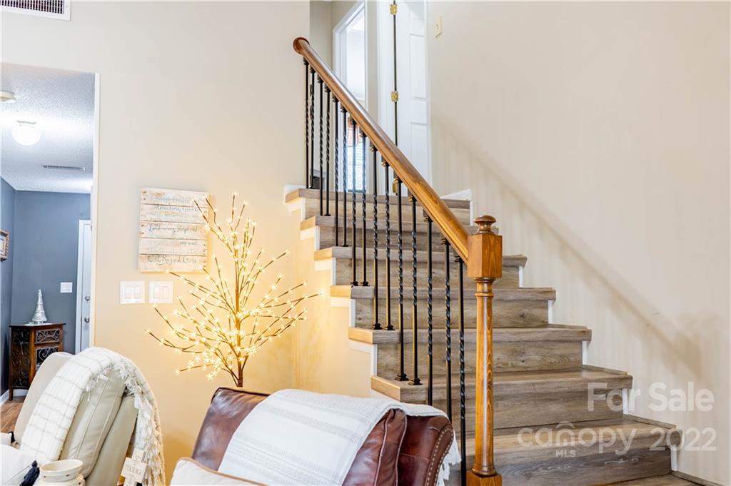 536 6th Street Circle NE