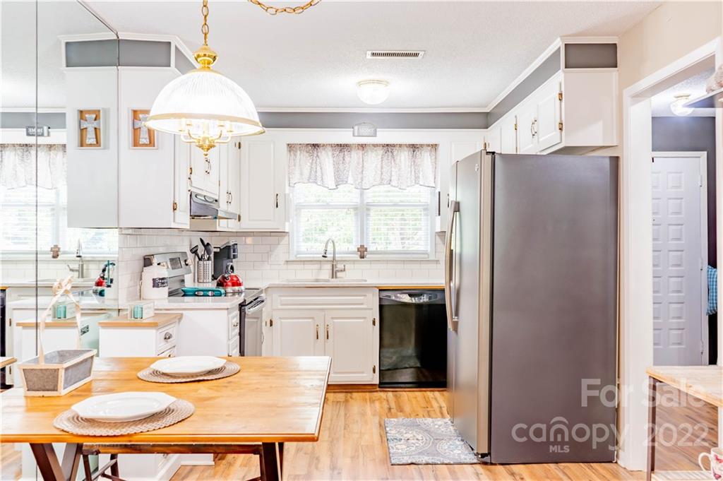 536 6th Street Circle NE