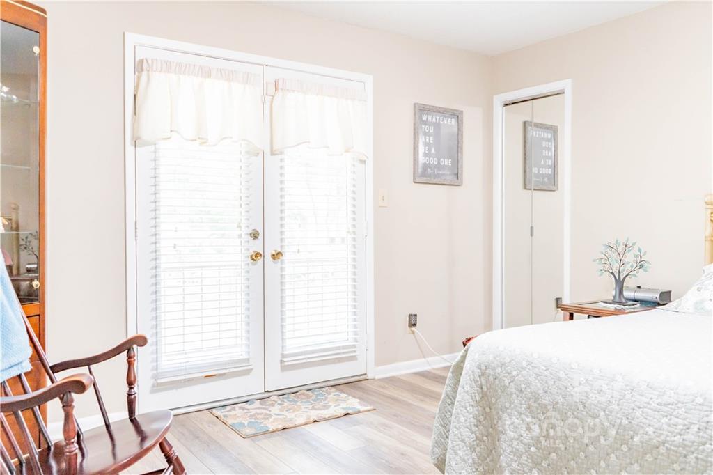 536 6th Street Circle NE