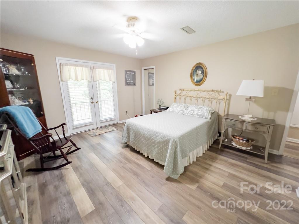 536 6th Street Circle NE