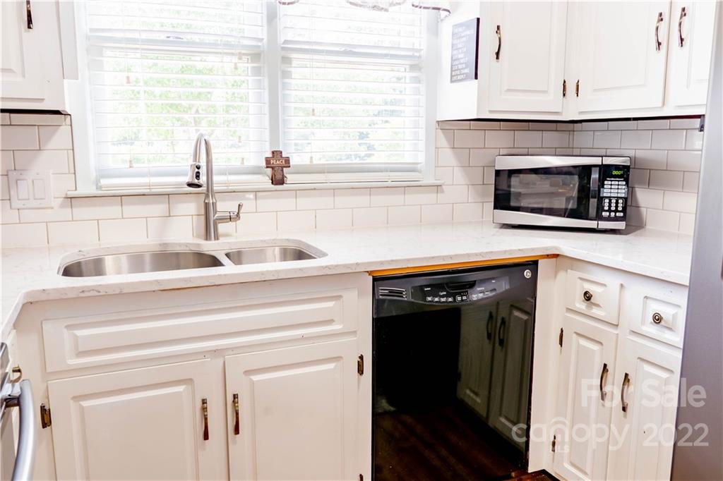 536 6th Street Circle NE