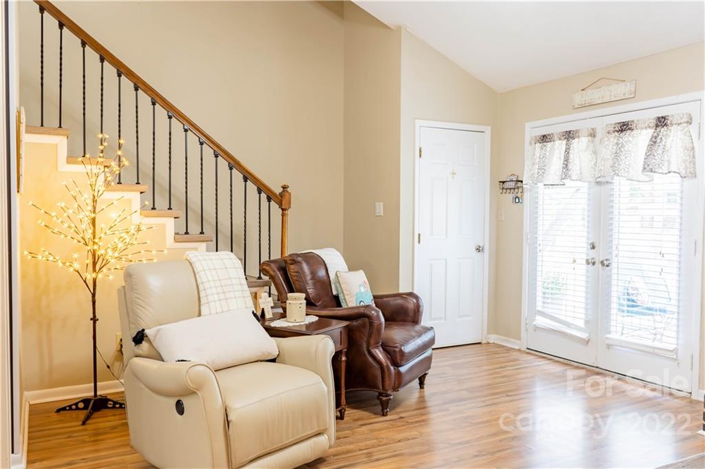 536 6th Street Circle NE