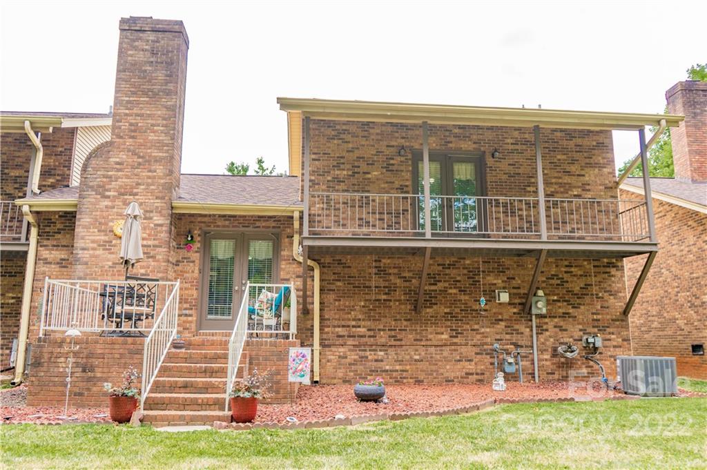 536 6th Street Circle NE