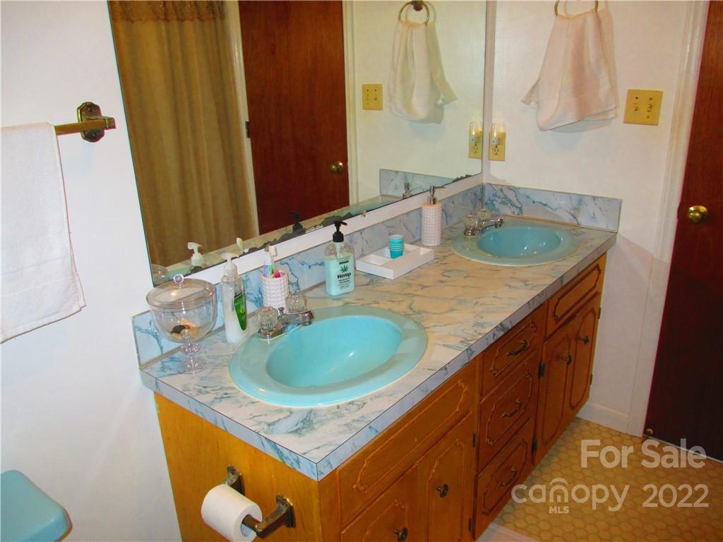 3036 Cochran Street Unit: 13