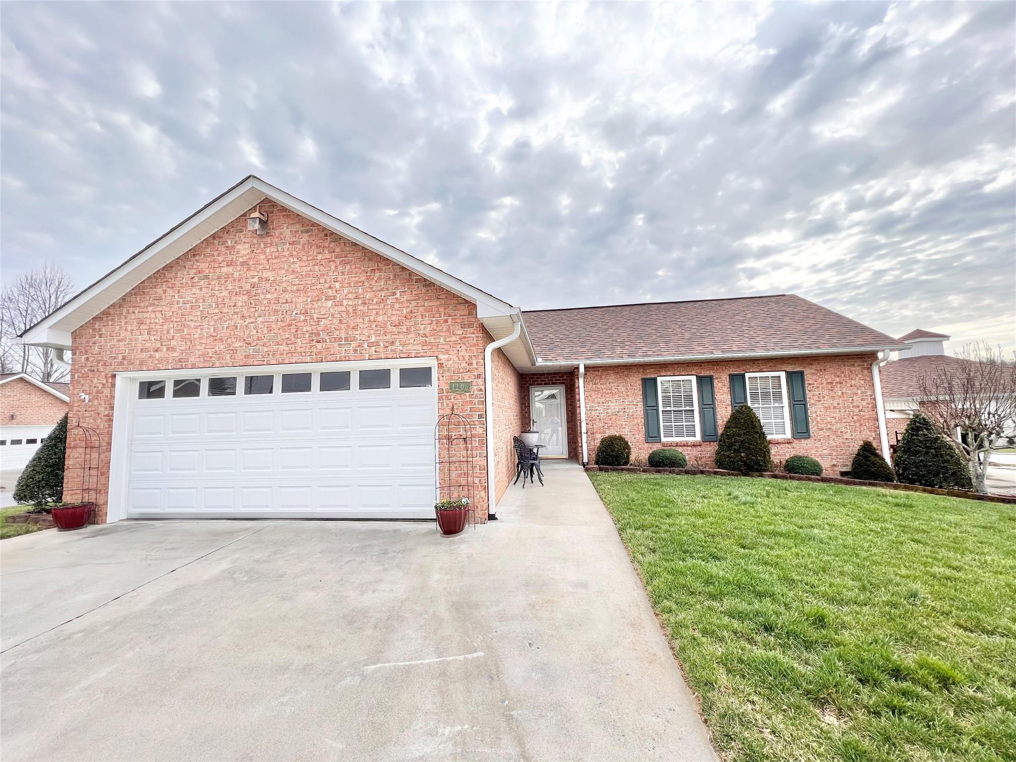 1206 Wexford Village Circle