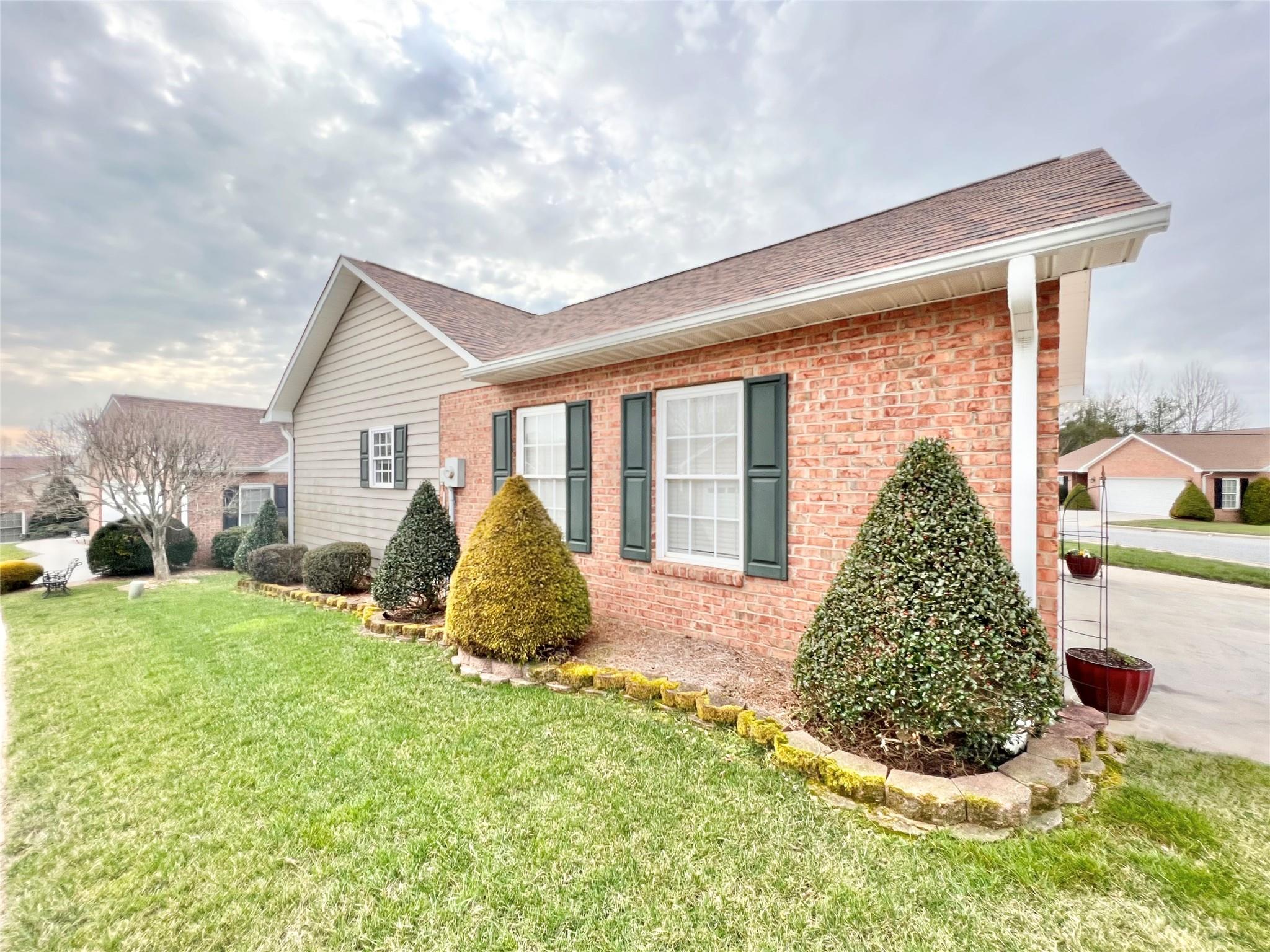 1206 Wexford Village Circle