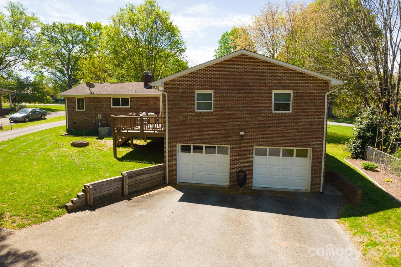 1341 36th Ave Drive NE