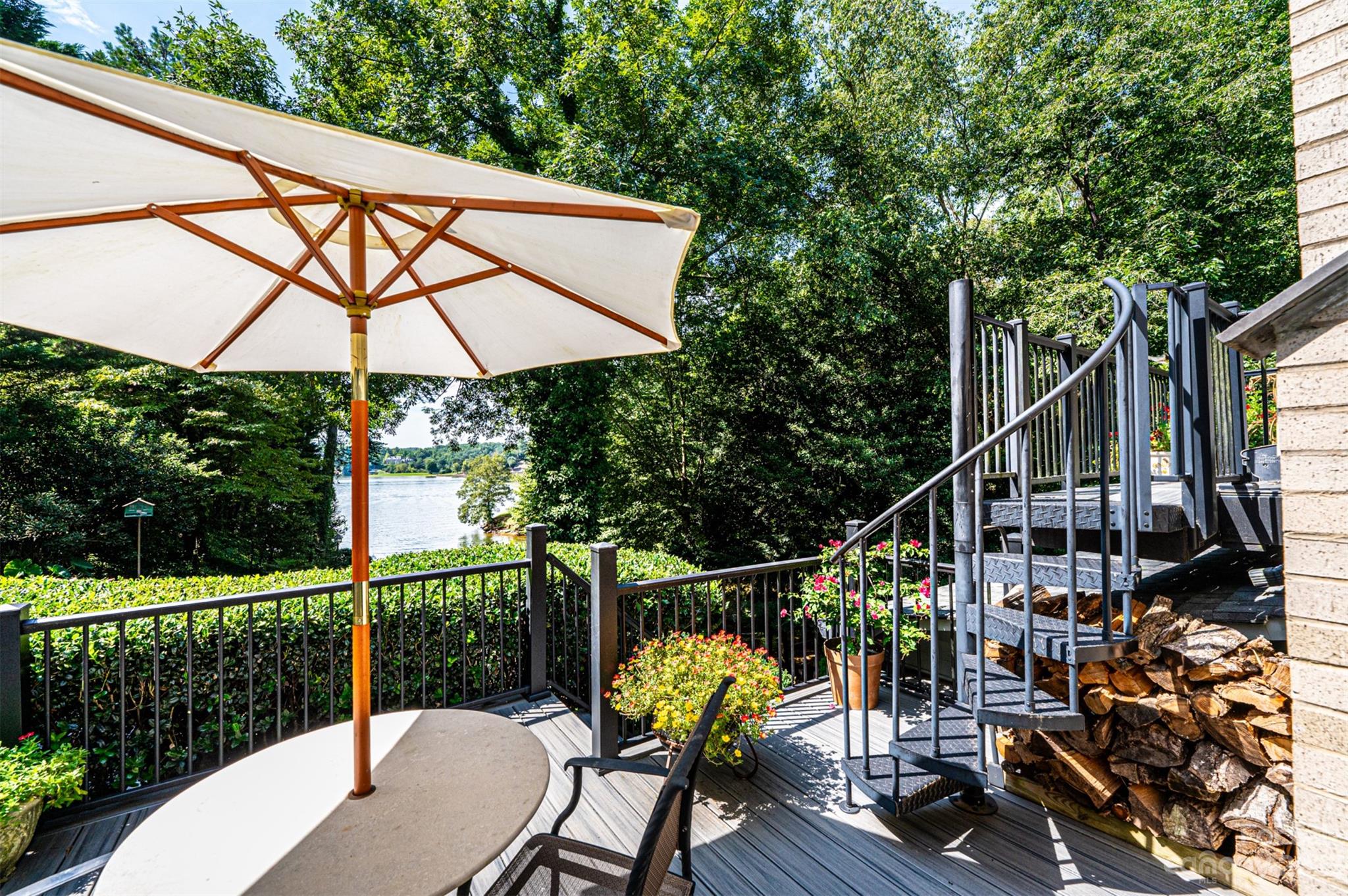 718 Wood Hollow Road