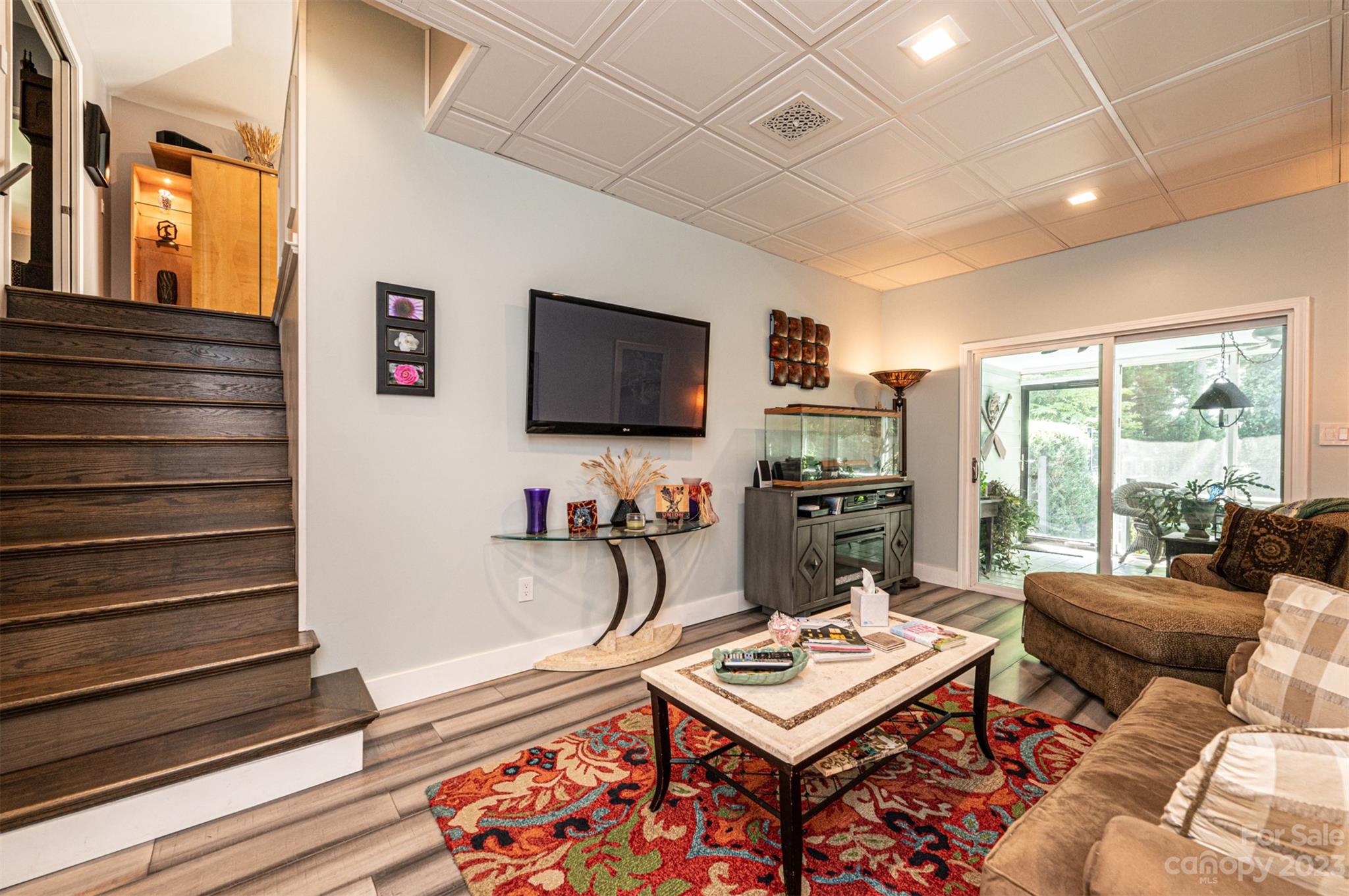718 Wood Hollow Road