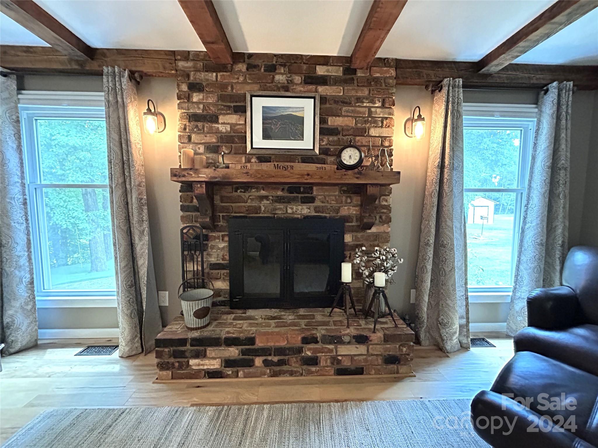 4821 Glen Hollow Lane NE