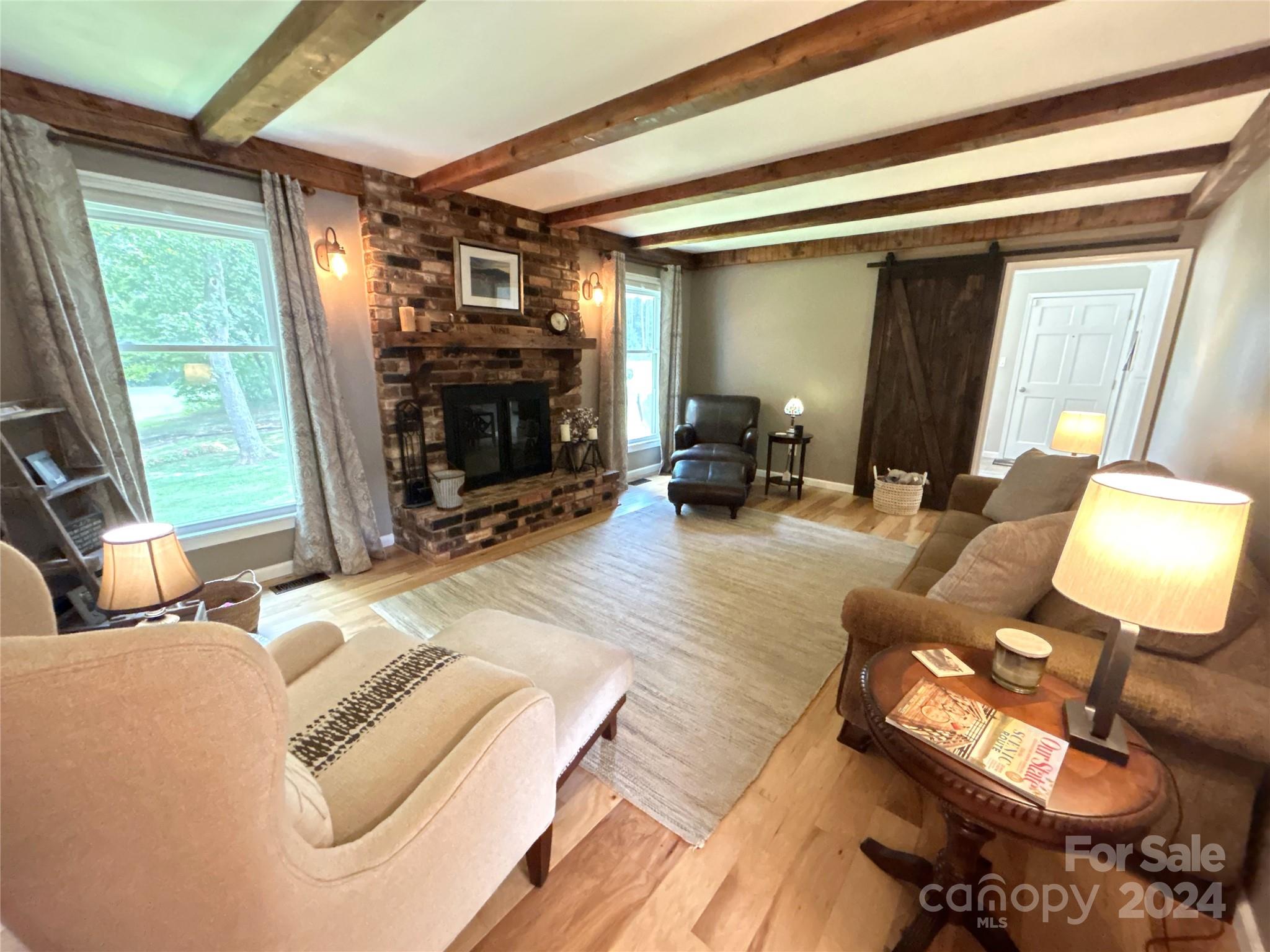 4821 Glen Hollow Lane NE