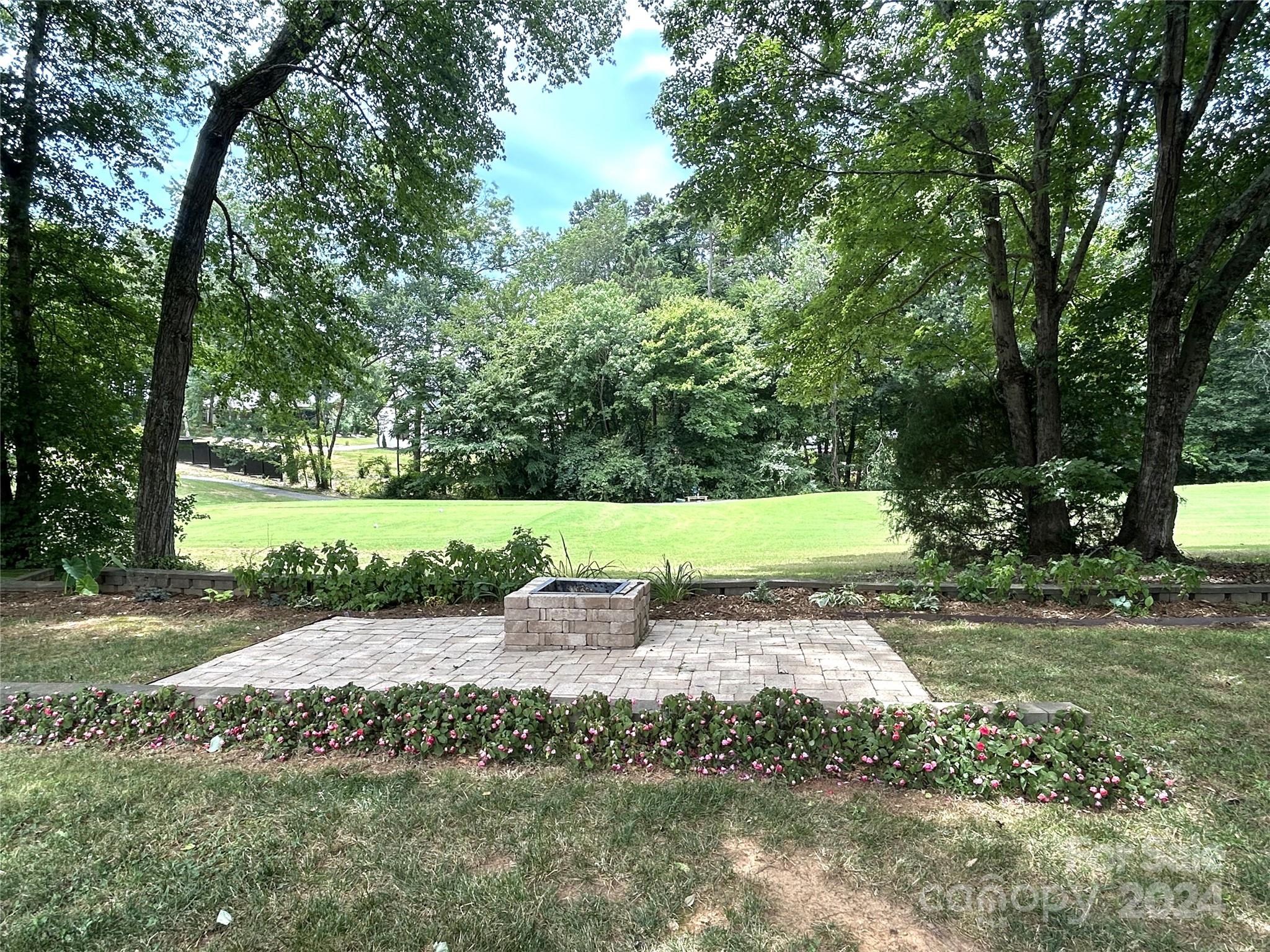 4821 Glen Hollow Lane NE